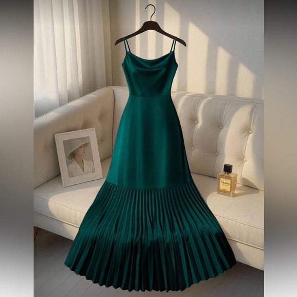 Elegant Green Pleated Maxi Dress